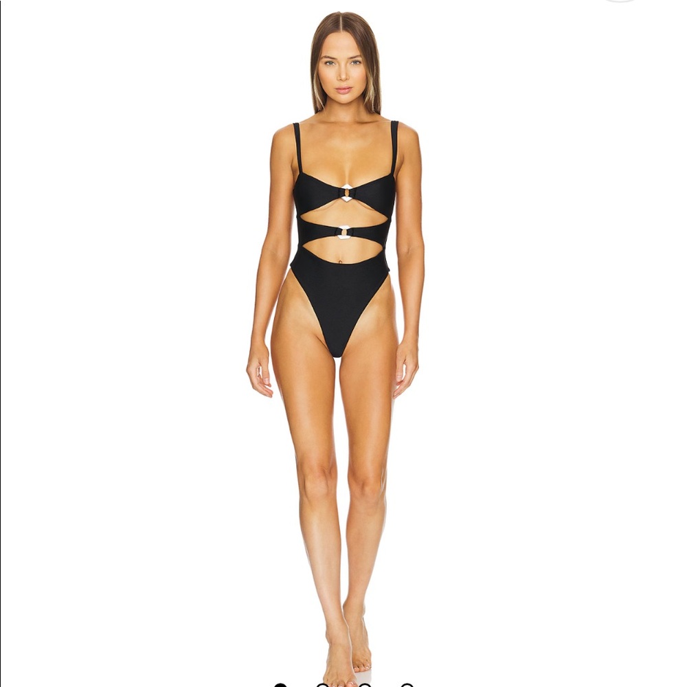Lovers and Friends Swimsuit from Revolve 🖤
